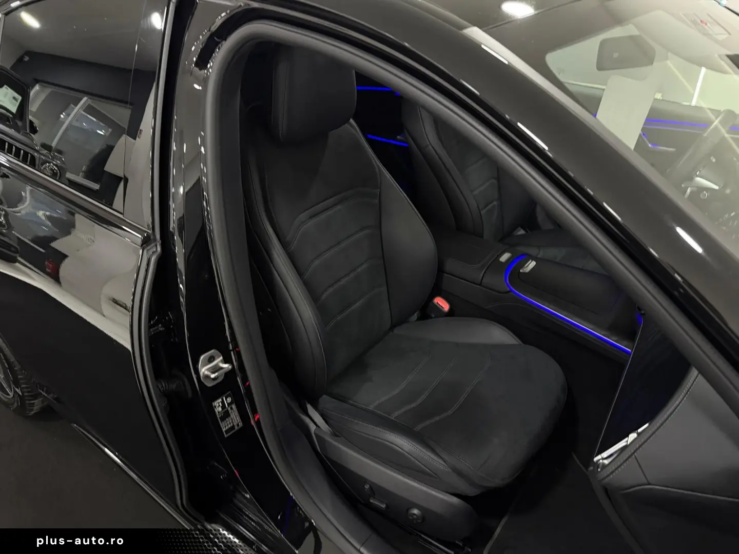 MERCEDES-BENZ E 220 d 9G AMG-LINE PANO KAM DISTR. NIGHT LED