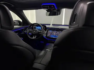 MERCEDES-BENZ E 220 d 9G AMG-LINE PANO KAM DISTR. NIGHT LED