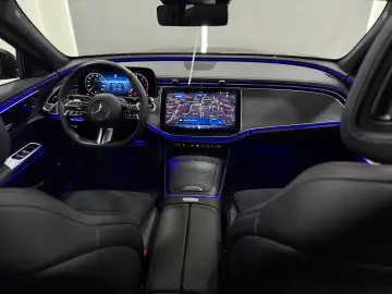 MERCEDES-BENZ E 220 d 9G AMG-LINE PANO KAM DISTR. NIGHT LED