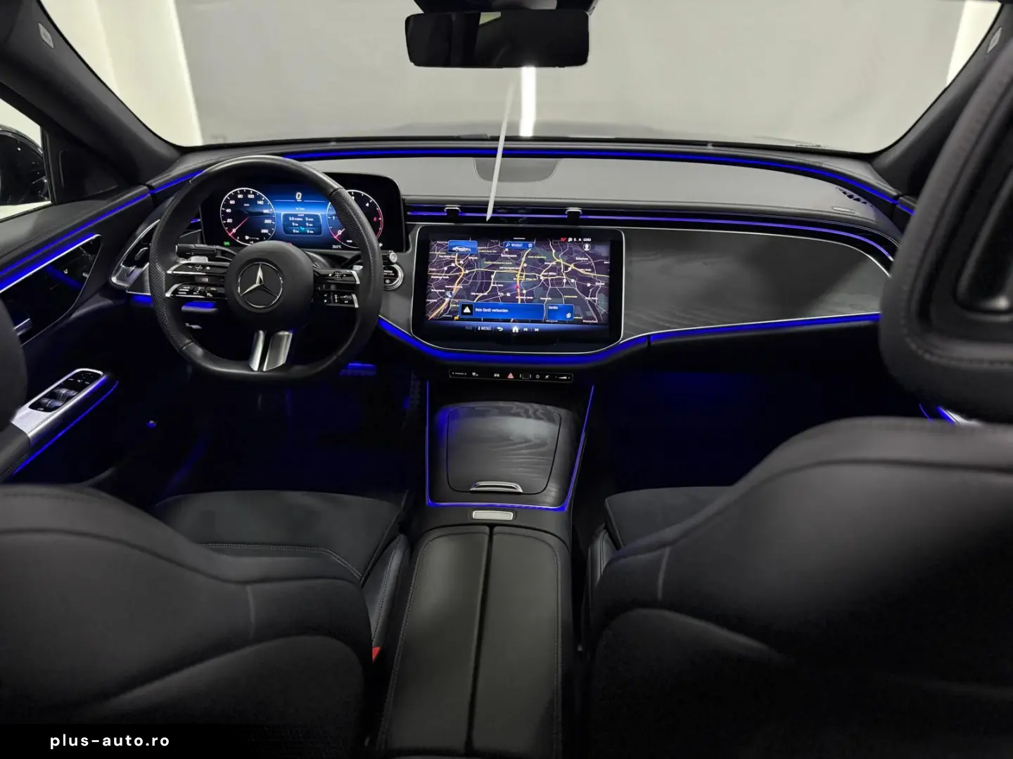 MERCEDES-BENZ E 220 d 9G AMG-LINE PANO KAM DISTR. NIGHT LED