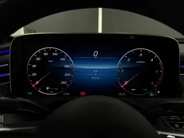 MERCEDES-BENZ E 220 d 9G AMG-LINE PANO KAM DISTR. NIGHT LED