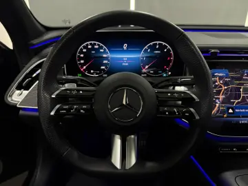 MERCEDES-BENZ E 220 d 9G AMG-LINE PANO KAM DISTR. NIGHT LED