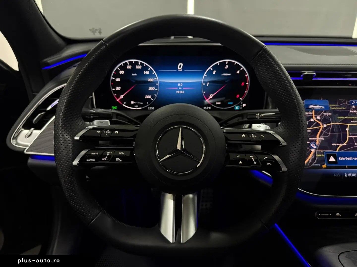 MERCEDES-BENZ E 220 d 9G AMG-LINE PANO KAM DISTR. NIGHT LED