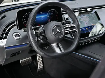 MERCEDES-BENZ E 220 d AMG ADVANCED NIGHT PANORAMOKAM…