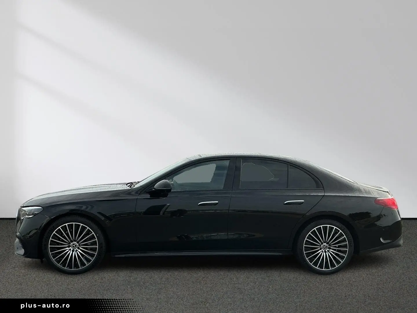 MERCEDES-BENZ E 220 d AMG Line Night Panorama Burmester AHK