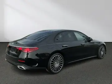 MERCEDES-BENZ E 220 d AMG Line Night Panorama Burmester AHK