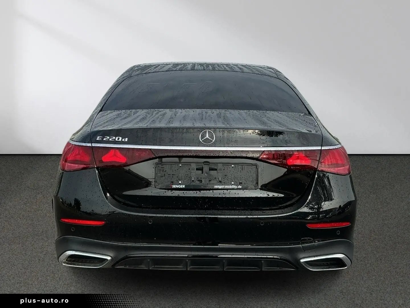 MERCEDES-BENZ E 220 d AMG Line Night Panorama Burmester AHK