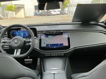 MERCEDES-BENZ E 220 d AMG Line Night Panorama Burmester AHK