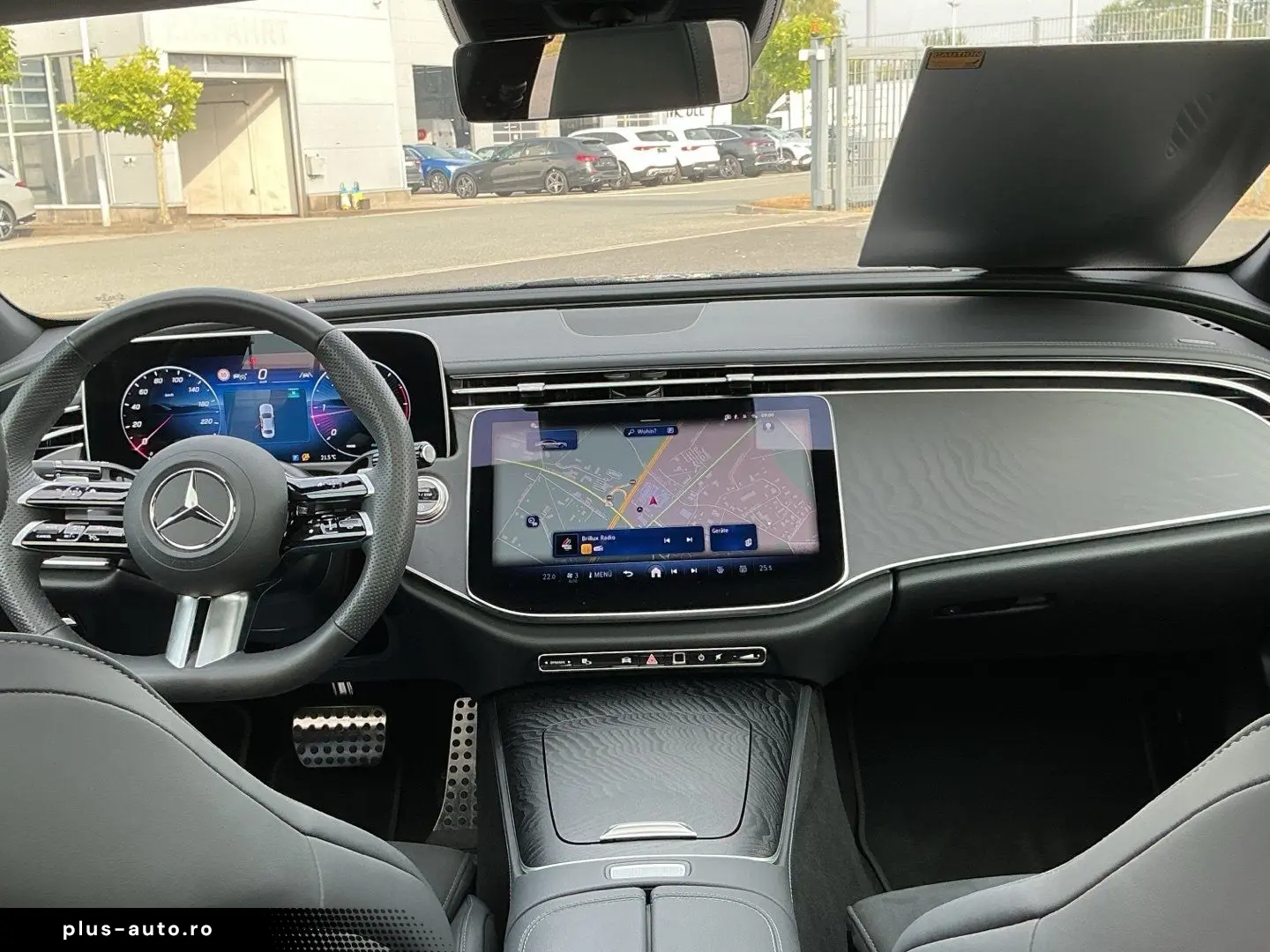 MERCEDES-BENZ E 220 d AMG Line Night Panorama Burmester AHK