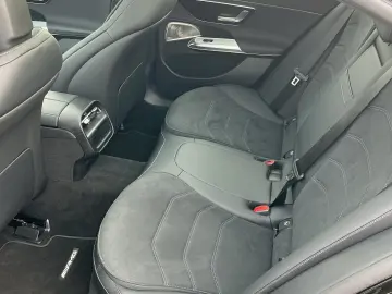 MERCEDES-BENZ E 220 d AMG Line Night Panorama Burmester AHK