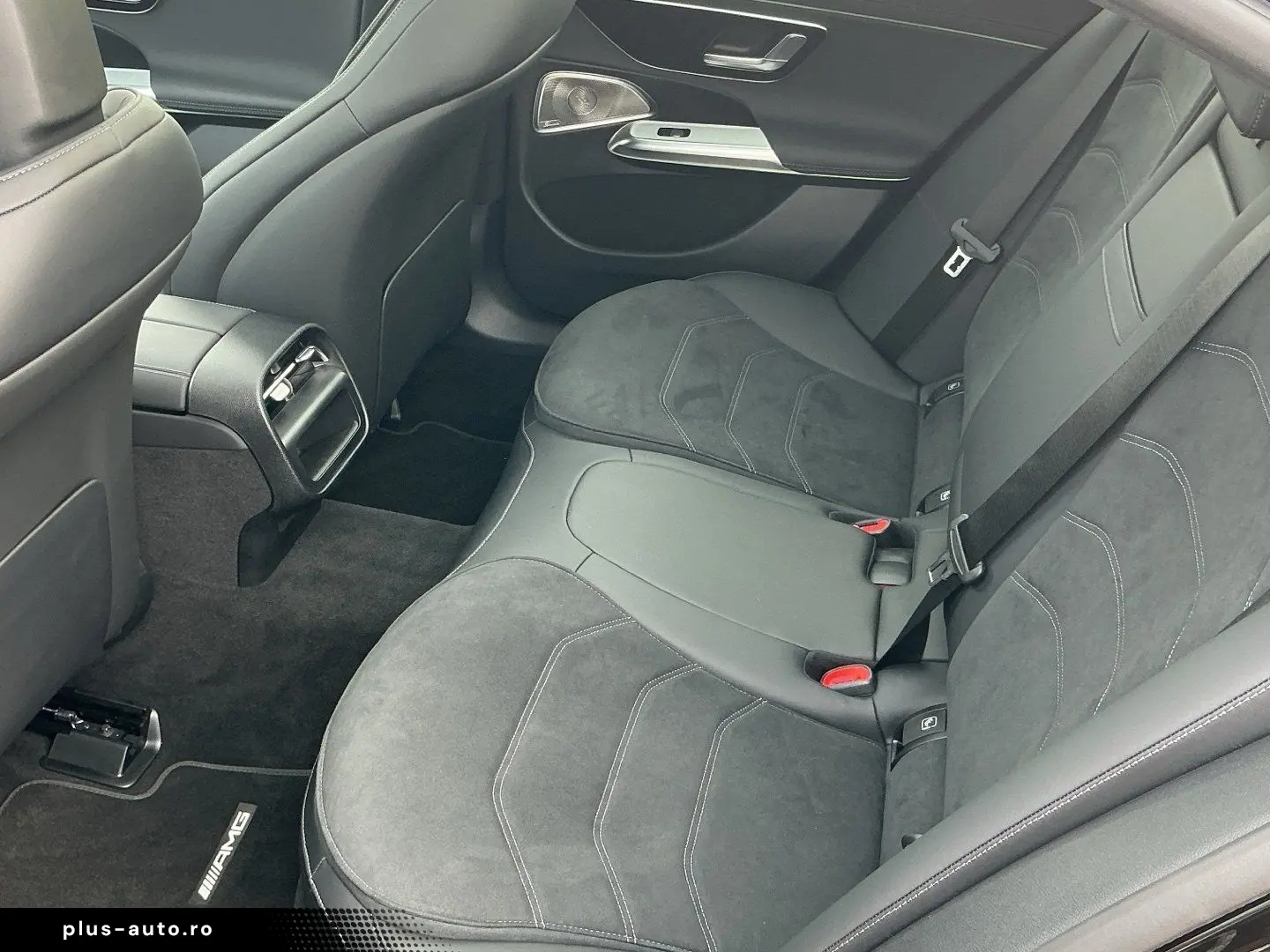 MERCEDES-BENZ E 220 d AMG Line Night Panorama Burmester AHK