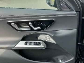 MERCEDES-BENZ E 220 d AMG Line Night Panorama Burmester AHK