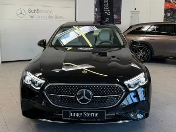 MERCEDES-BENZ E 200 DISTR PANO MEMORY 360  KEYLESS