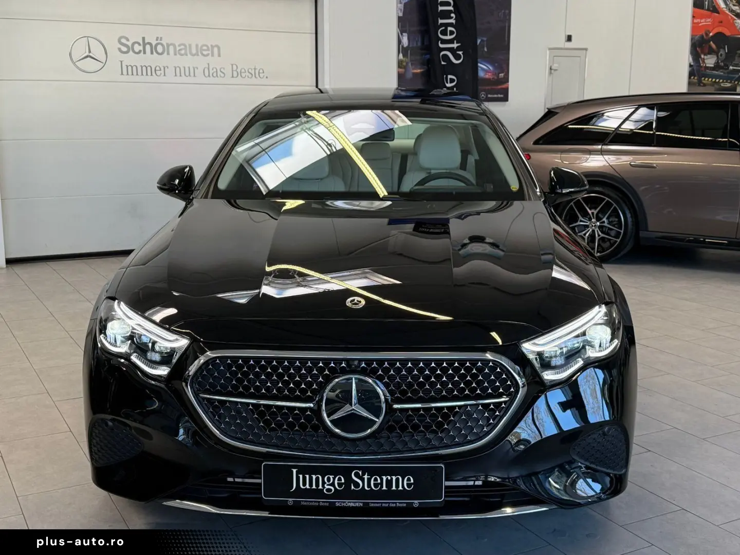 MERCEDES-BENZ E 200 DISTR PANO MEMORY 360  KEYLESS
