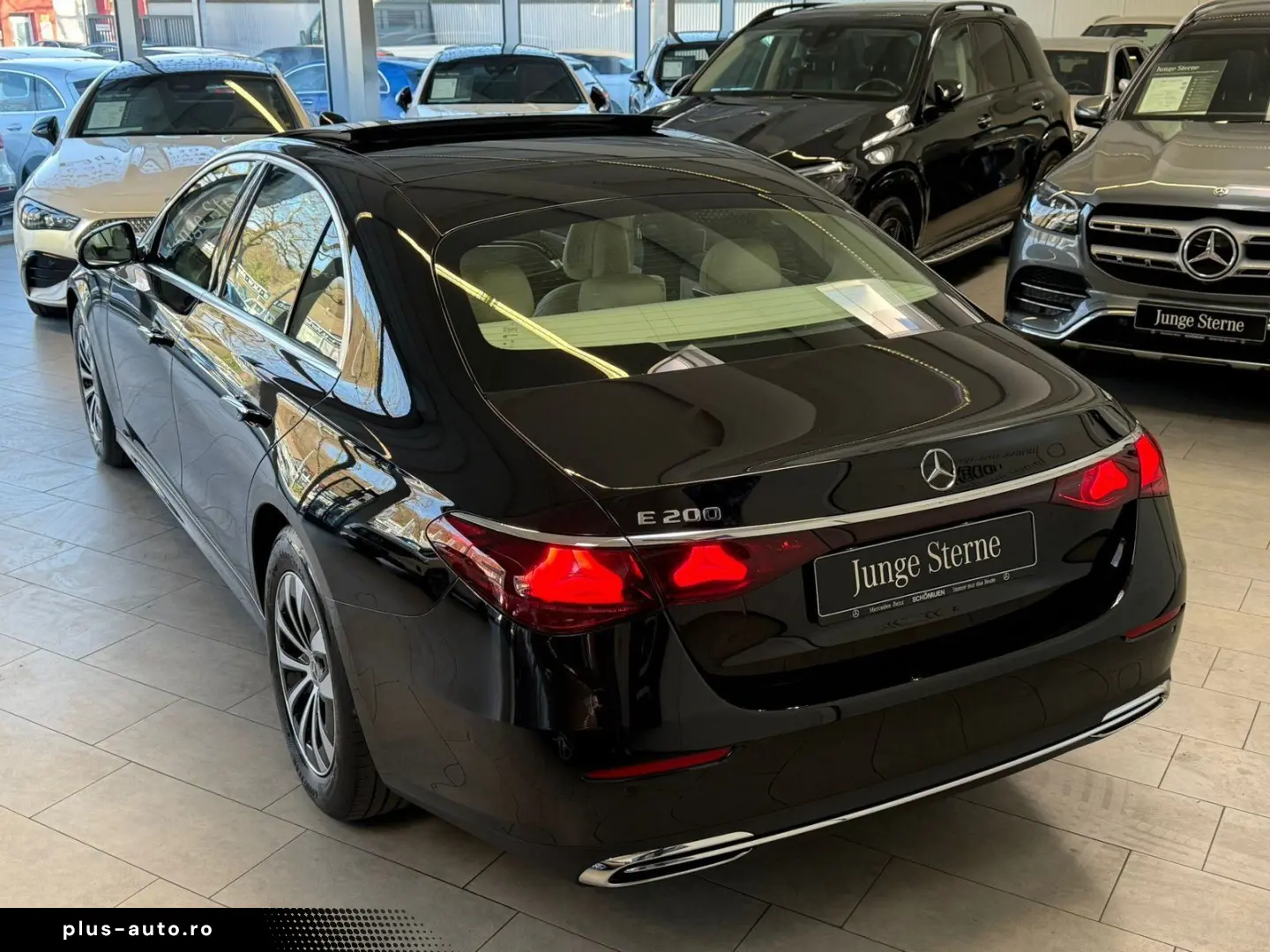 MERCEDES-BENZ E 200 DISTR PANO MEMORY 360  KEYLESS