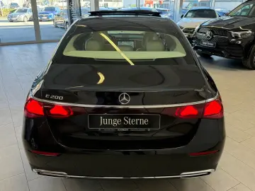 MERCEDES-BENZ E 200 DISTR PANO MEMORY 360  KEYLESS