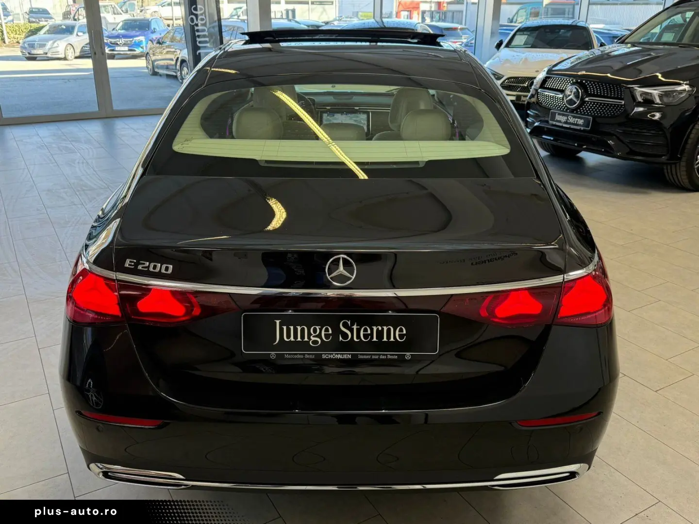 MERCEDES-BENZ E 200 DISTR PANO MEMORY 360  KEYLESS