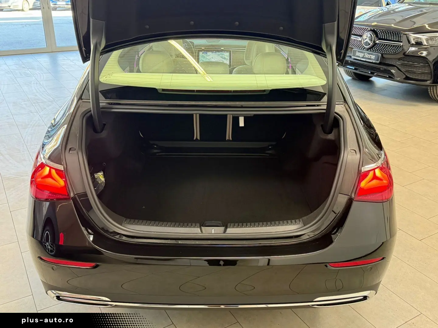 MERCEDES-BENZ E 200 DISTR PANO MEMORY 360  KEYLESS
