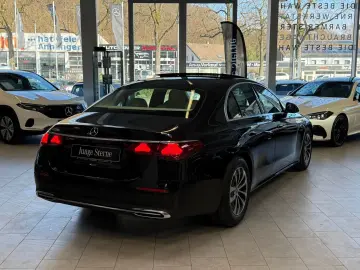 MERCEDES-BENZ E 200 DISTR PANO MEMORY 360  KEYLESS
