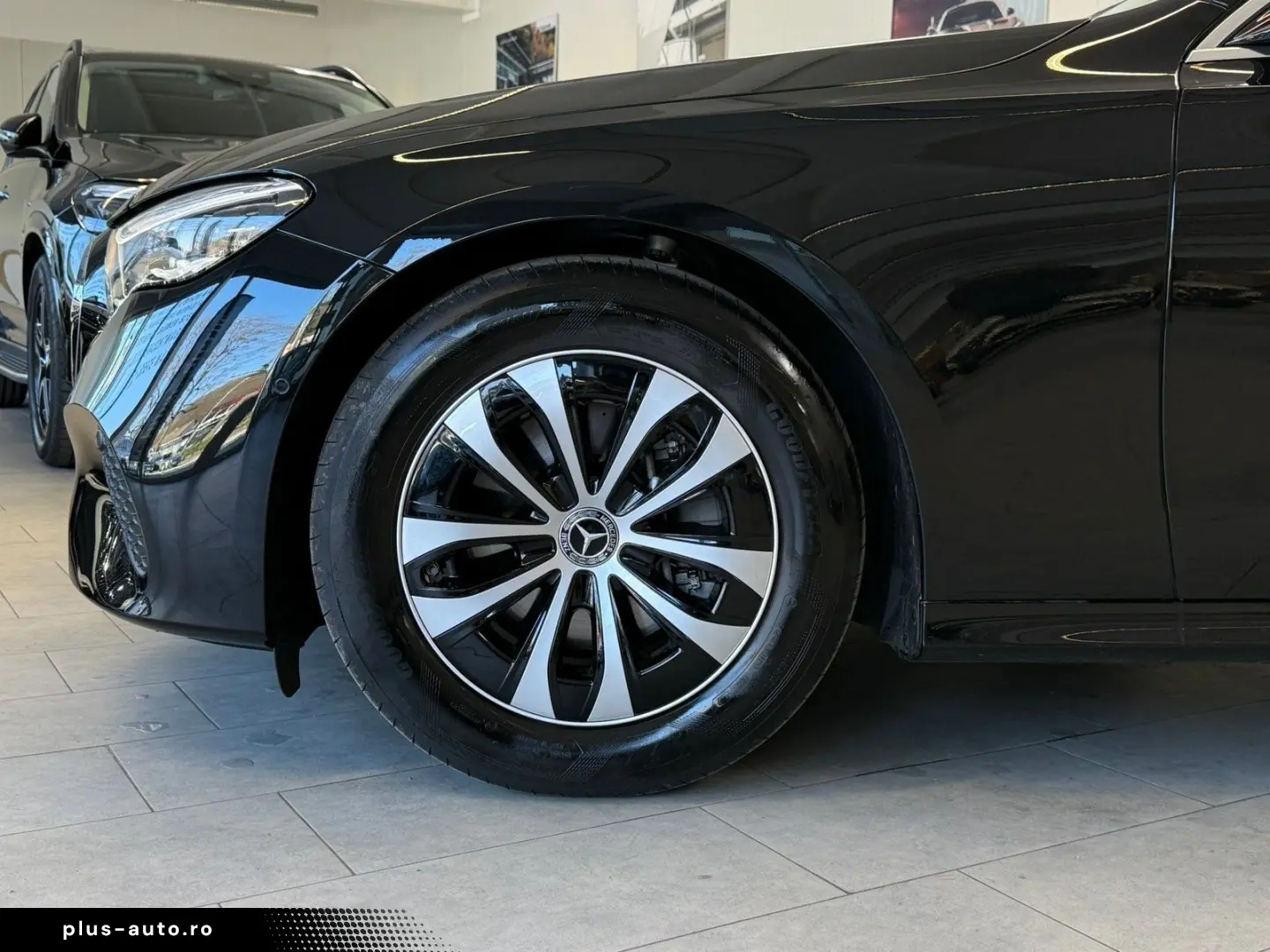 MERCEDES-BENZ E 200 DISTR PANO MEMORY 360  KEYLESS