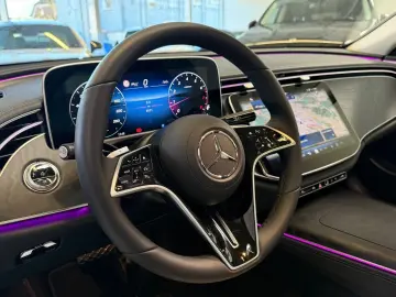 MERCEDES-BENZ E 200 DISTR PANO MEMORY 360  KEYLESS