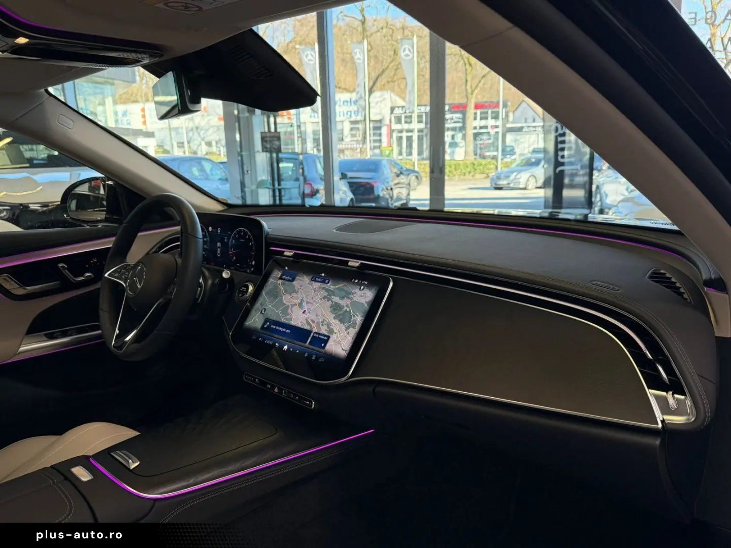 MERCEDES-BENZ E 200 DISTR PANO MEMORY 360  KEYLESS
