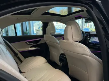 MERCEDES-BENZ E 200 DISTR PANO MEMORY 360  KEYLESS