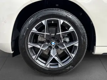 BMW X3 20 xDrive M-SPORT AHK KomfZu SHZG DrAs IcGlow