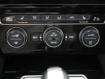 VW Arteon 2.0 TDI DSG R-Line 4M LED Navi Panorama