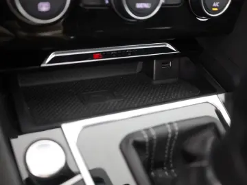 VW Arteon 2.0 TDI DSG R-Line 4M LED Navi Panorama