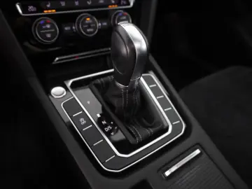 VW Arteon 2.0 TDI DSG R-Line 4M LED Navi Panorama