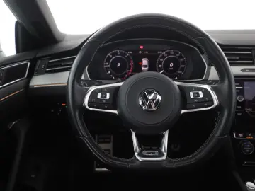 VW Arteon 2.0 TDI DSG R-Line 4M LED Navi Panorama