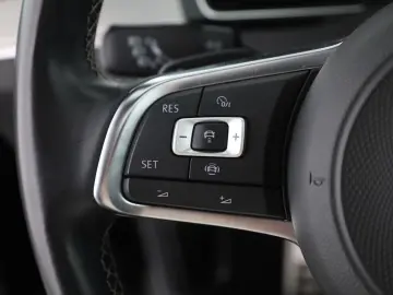 VW Arteon 2.0 TDI DSG R-Line 4M LED Navi Panorama