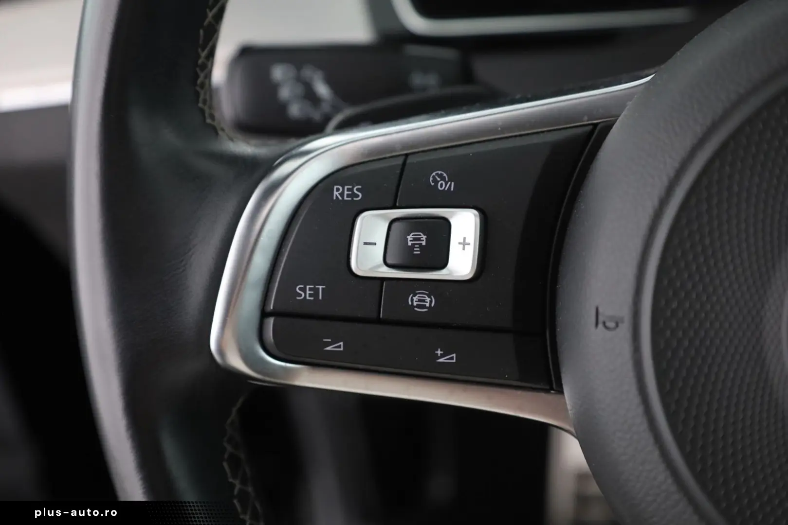 VW Arteon 2.0 TDI DSG R-Line 4M LED Navi Panorama