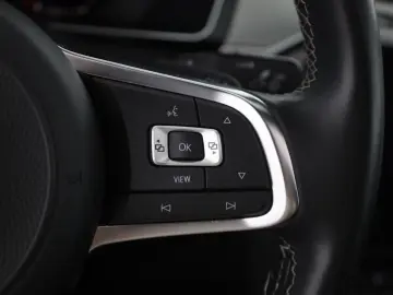 VW Arteon 2.0 TDI DSG R-Line 4M LED Navi Panorama
