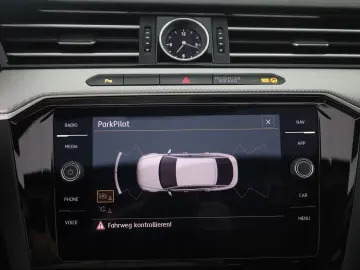 VW Arteon 2.0 TDI DSG R-Line 4M LED Navi Panorama
