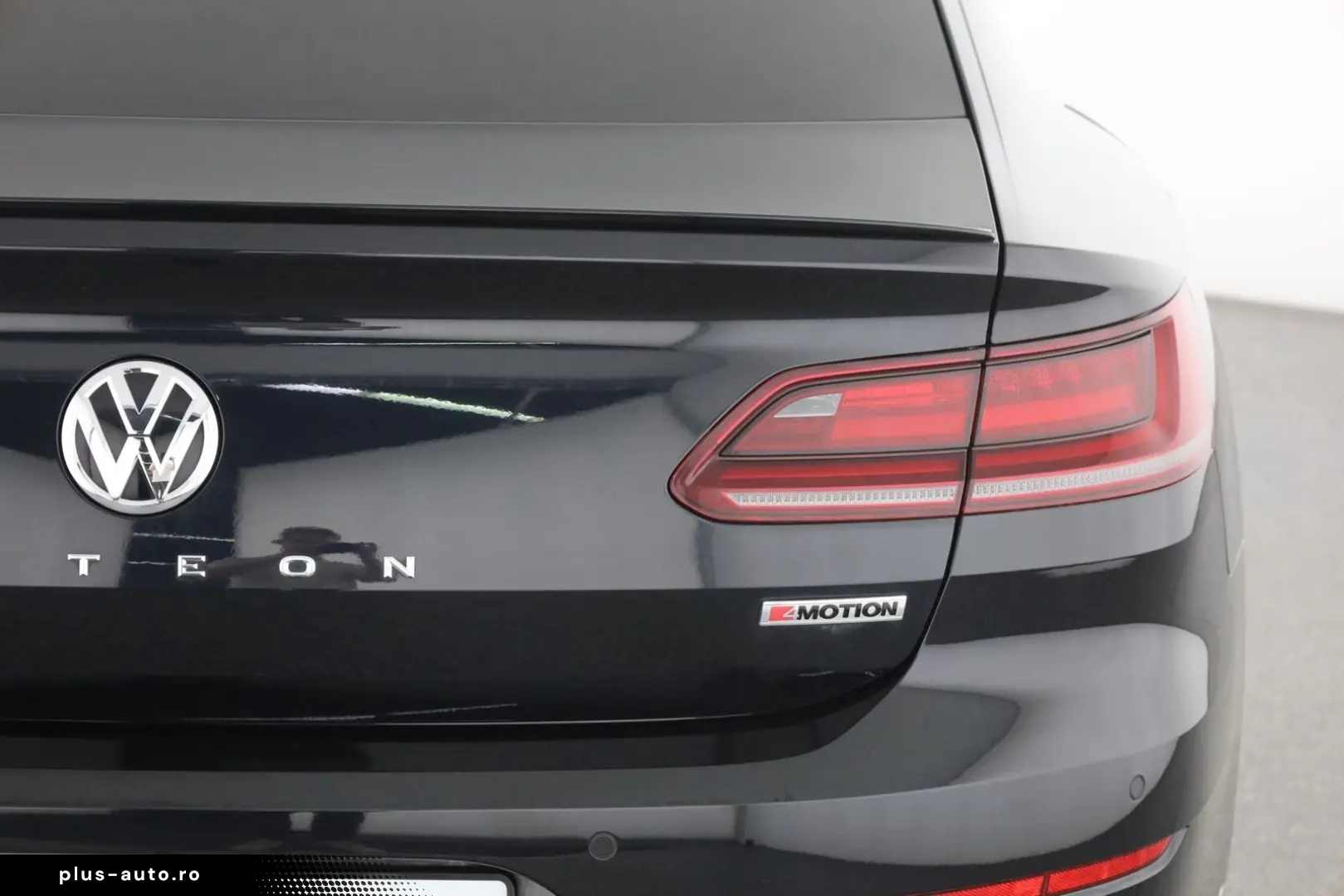 VW Arteon 2.0 TDI DSG R-Line 4M LED Navi Panorama