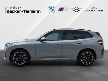 BMW X3 20 xDrive M Sport AHK HUD Pano DrivAss  ParkA