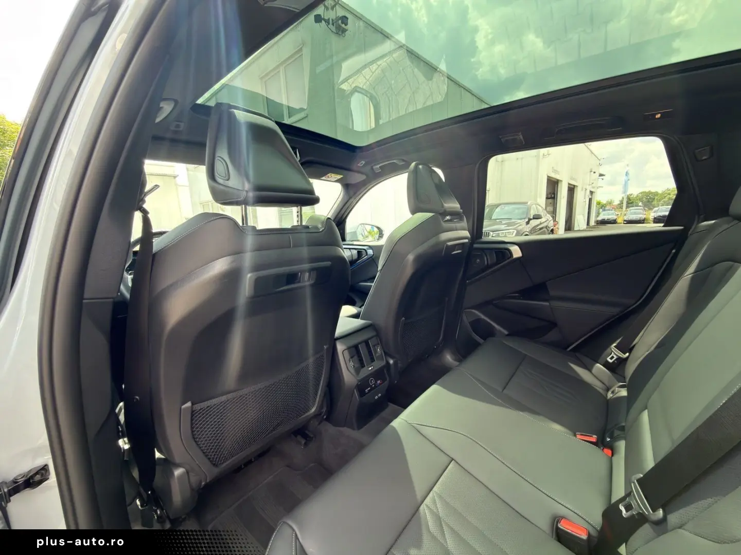 BMW X3 20 xDrive M Sport AHK HUD Pano DrivAss  ParkA