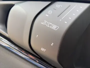 BMW X3 20 xDrive M Sport AHK HUD Pano DrivAss  ParkA
