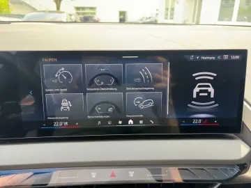 BMW X3 20 xDrive M Sport AHK HUD Pano DrivAss  ParkA