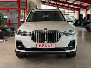 BMW X7 xDrive 40i AHK 7-SITZE 360  PANO MEMORY LASER