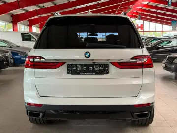 BMW X7 xDrive 40i AHK 7-SITZE 360  PANO MEMORY LASER