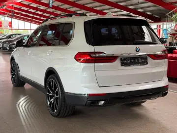 BMW X7 xDrive 40i AHK 7-SITZE 360  PANO MEMORY LASER