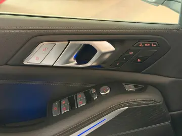 BMW X7 xDrive 40i AHK 7-SITZE 360  PANO MEMORY LASER
