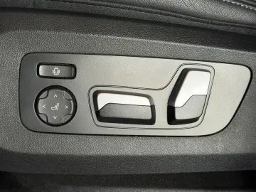 BMW X7 xDrive 40i AHK 7-SITZE 360  PANO MEMORY LASER