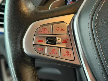BMW X7 xDrive 40i AHK 7-SITZE 360  PANO MEMORY LASER