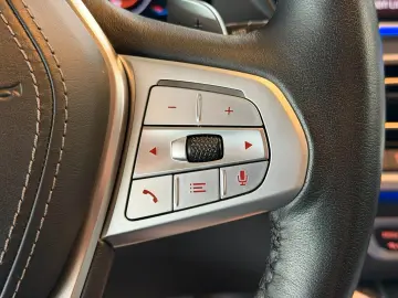 BMW X7 xDrive 40i AHK 7-SITZE 360  PANO MEMORY LASER