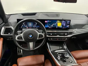 BMW X7 xDrive 40d  Sky Lounge  M Sport  Integral  .
