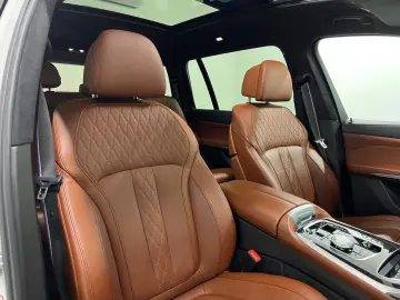BMW X7 xDrive 40d  Sky Lounge  M Sport  Integral  .